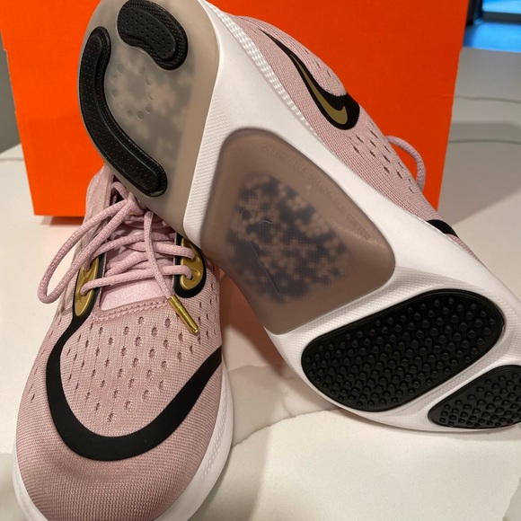 New with box women’s Nike Joyride dual run 6.5 plum chalk/black metallic gold - Picture 7 of 9